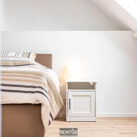 Harbour - For 9 People In Apartment