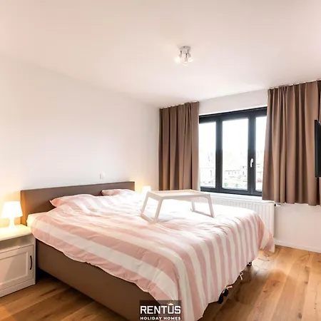 Harbour - For 9 People In Apartment